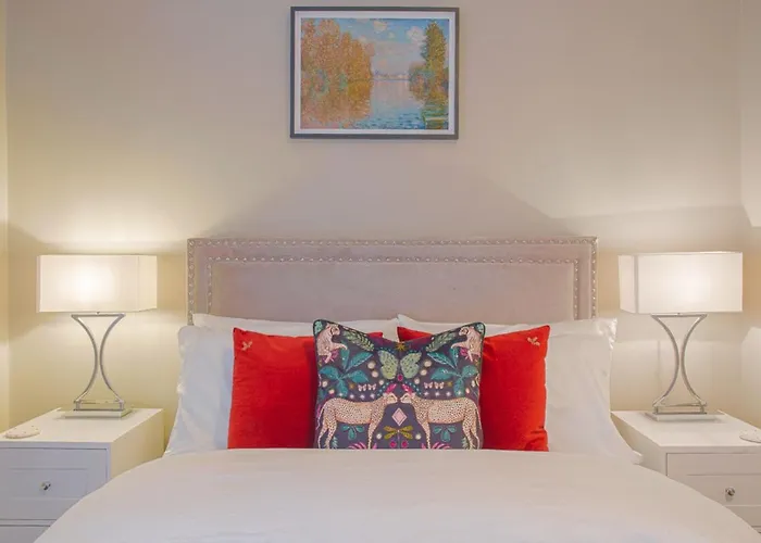 Stylish Grade II Listed Apartment: The London